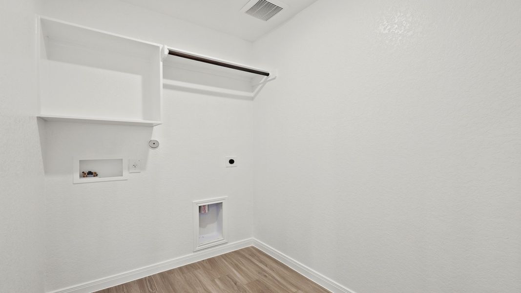 Spacious, unfurnished interior of a new home in Swenson Heights, Seguin (Image 19).