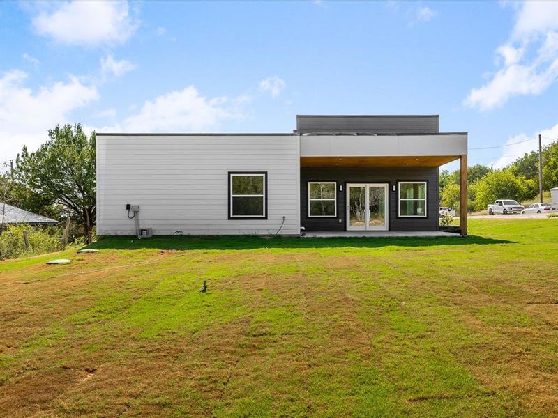 Exterior details and patio area of a home in , Granbury (Image 16).