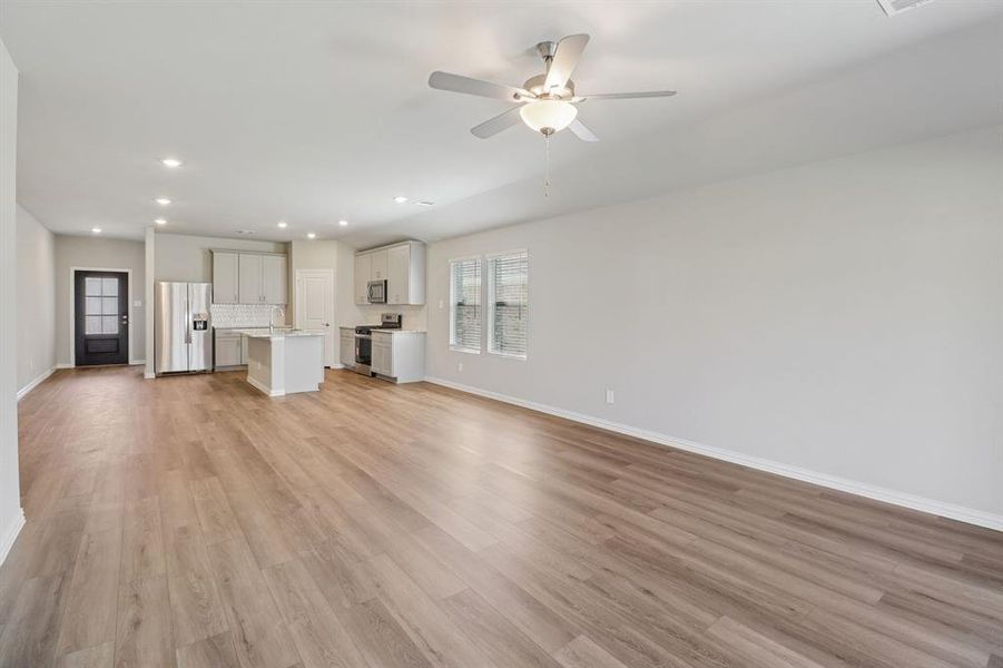 Photo is not of the actual home, but is an inspirational photo of builder’s model home and may depict options, furnishings, and/or decorator features that are not included. Photo is not of the actual home, but is an inspirational photo of builder’s model home and may depict options, furnishings, and/or decorator features that are not included.