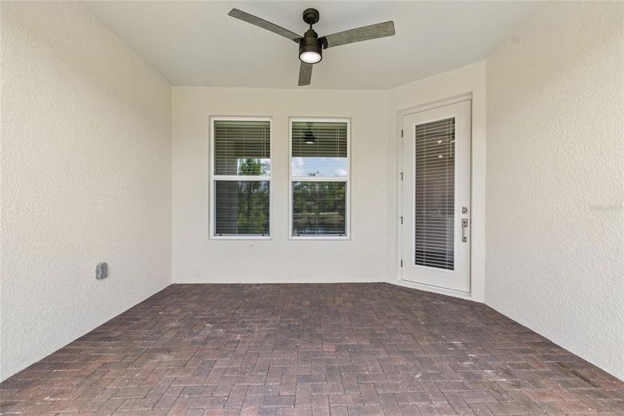 Exterior details and patio area of a home in Pearl Estates, Lutz (Image 28).