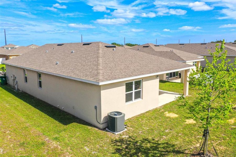 Exterior details and patio area of a home in , Haines City (Image 4).