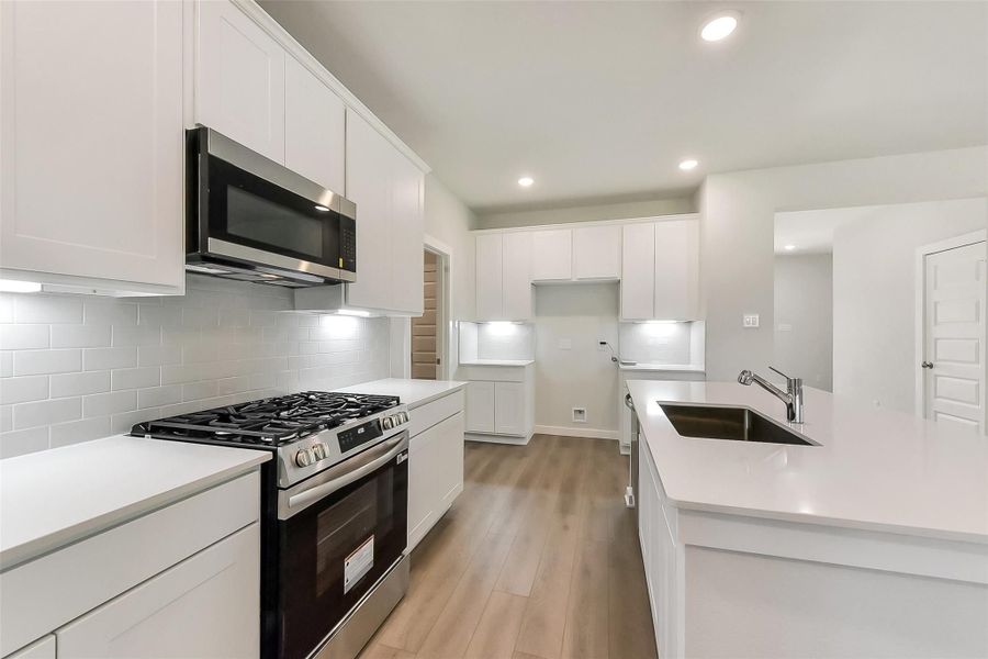 Furnished interior view inside a new home in River Ranch Meadows, Dayton (Image 8).