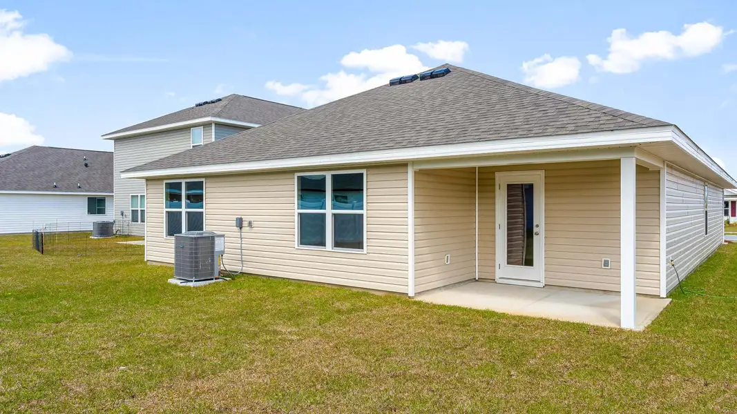 Exterior details and patio area of a home in Destini Lane, Panama City (Image 3).