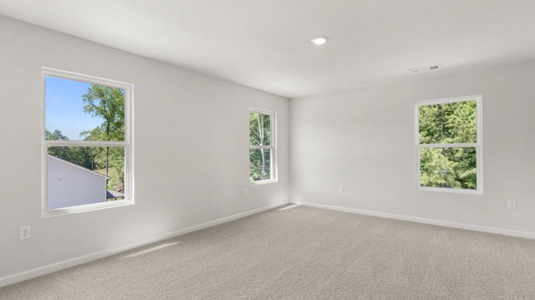 Spacious, unfurnished interior of a new home in Falcon Landing, Gainesville (Image 20).