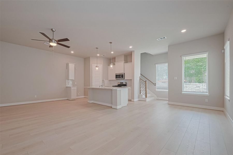 Spacious, unfurnished interior of a new home in Regents Court, Houston (Image 18).