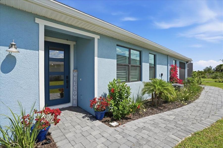 Exterior details and patio area of a home in , Venice (Image 25).
