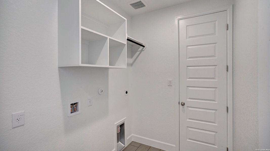 Spacious, unfurnished interior of a new home in Briggs Ranch, San Antonio (Image 24). Spacious, unfurnished interior of a new home in Briggs Ranch, San Antonio (Image 24).