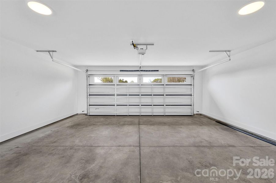 Spacious, unfurnished interior of a new home in , Lincolnton (Image 14).