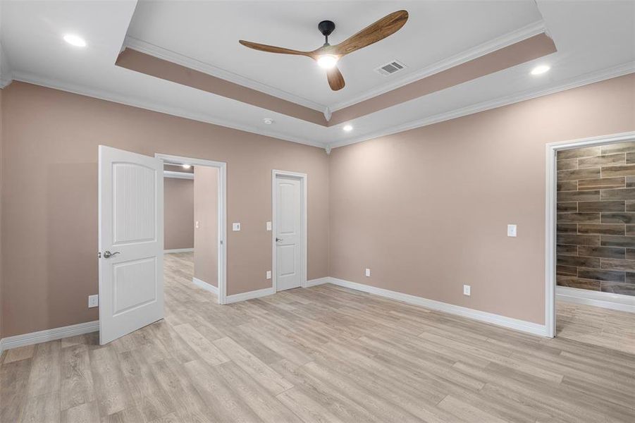 Spacious, unfurnished interior of a new home in , Corsicana (Image 13).
