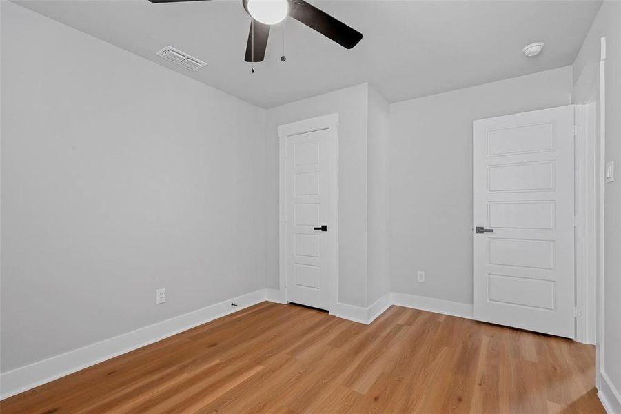 Spacious, unfurnished interior of a new home in , Tolar (Image 32).
