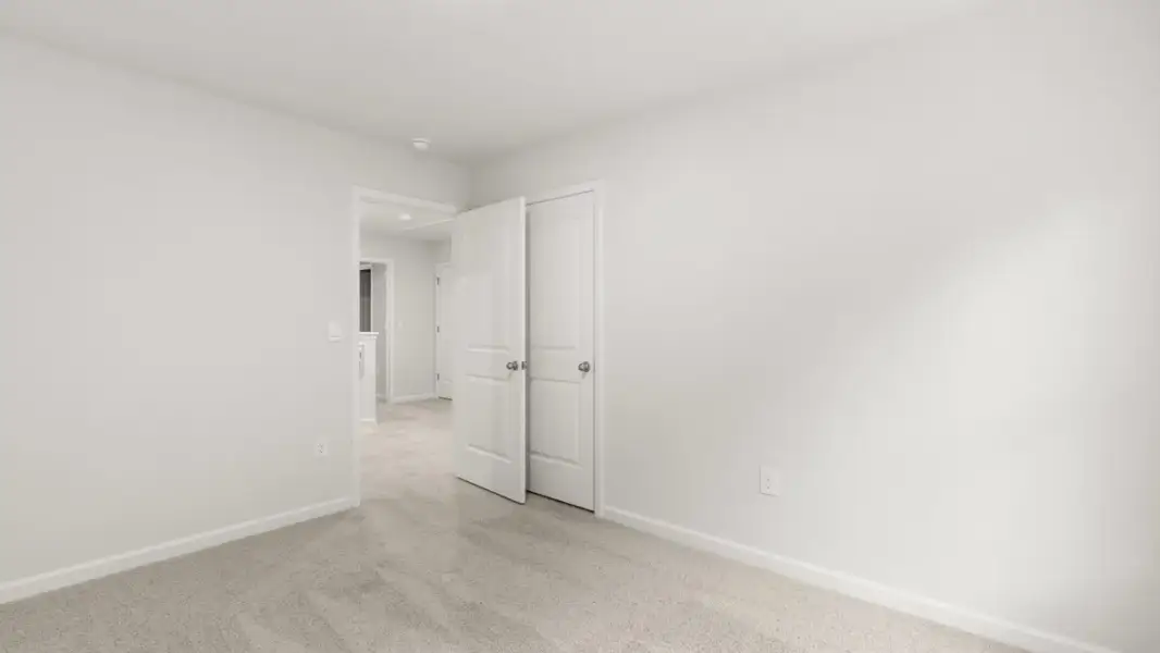 Spacious, unfurnished interior of a new home in Hughes Court, Dawsonville (Image 26).