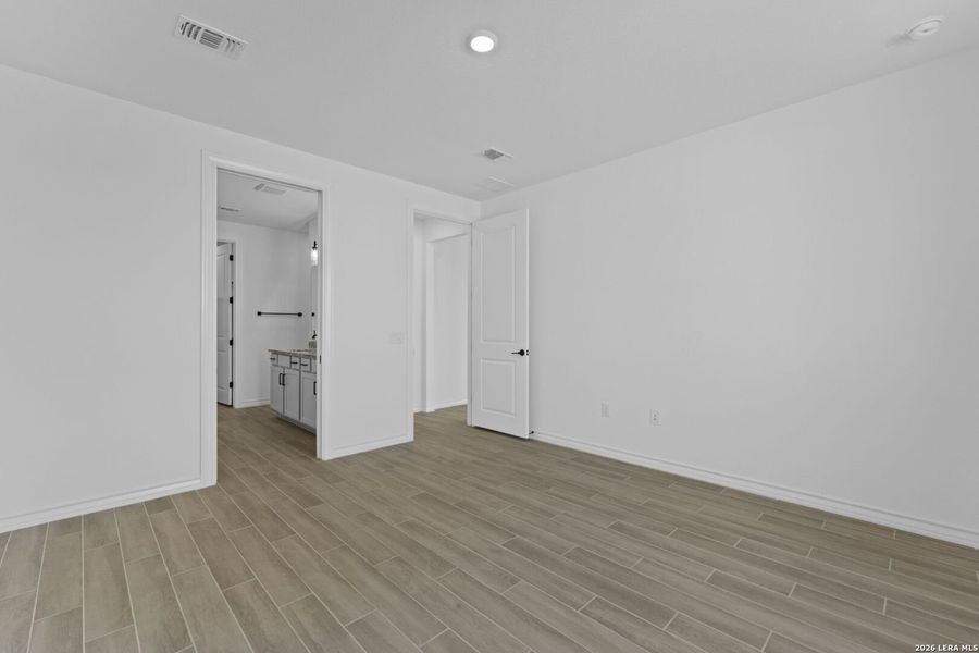 Spacious, unfurnished interior of a new home in Del Webb New Braunfels at Veramendi, New Braunfels (Image 14).