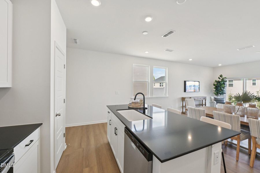 13-web-or-mls-2009 Oakdale Dr-S3103-013