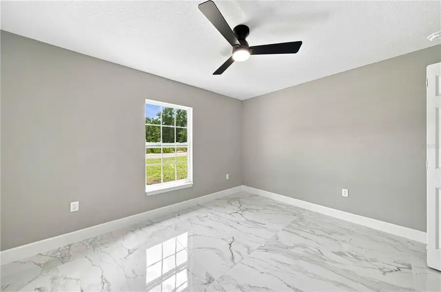 Spacious, unfurnished interior of a new home in , Ocala (Image 13).