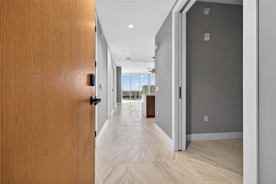 Spacious, unfurnished interior of a new home in , St. Petersburg (Image 24).