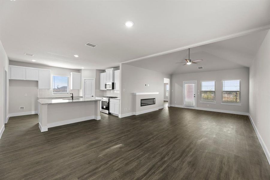 Spacious, unfurnished interior of a new home in The Villages of Hurricane Creek, Anna (Image 20). Spacious, unfurnished interior of a new home in The Villages of Hurricane Creek, Anna (Image 20).