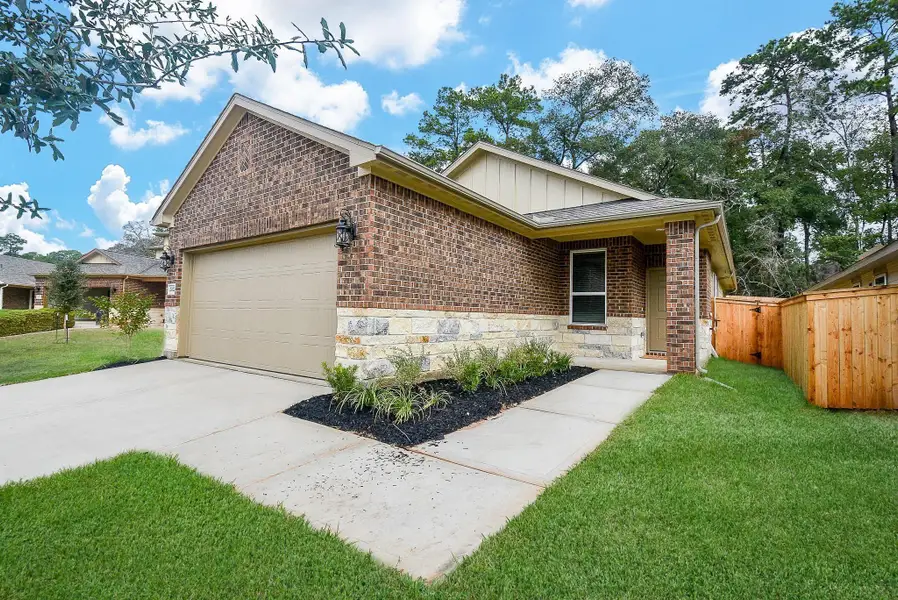 Front exterior of a new home in Montgomery Oaks - Premier, Conroe, TX, highlighting curb appeal (Image 2). Front exterior of a new home in Montgomery Oaks - Premier, Conroe, TX, highlighting curb appeal (Image 2).