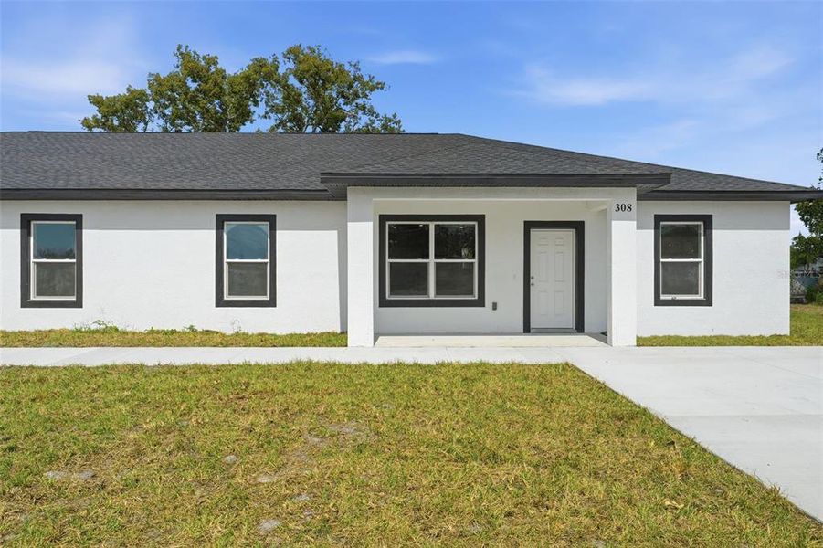 Exterior details and patio area of a home in , Haines City (Image 34).