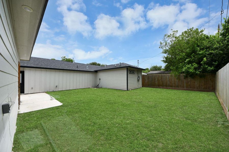 Exterior details and patio area of a home in , Houston (Image 21).