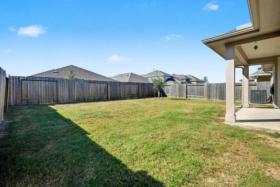 Exterior details and patio area of a home in Southwinds, Baytown (Image 26).