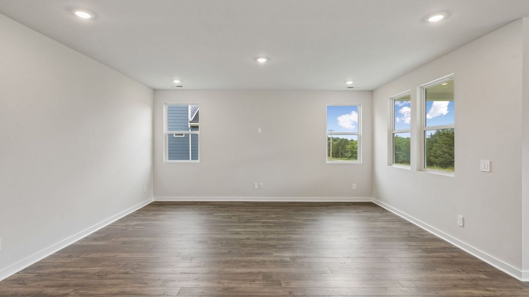 Spacious, unfurnished interior of a new home in Reserve at Hickory Ridge, Columbia (Image 34).