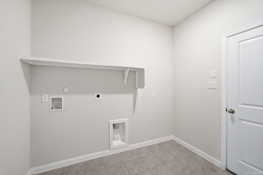 Spacious, unfurnished interior of a new home in Arcadia Ridge, San Antonio (Image 23).