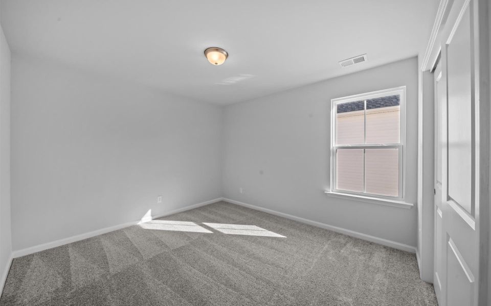 Spacious, unfurnished interior of a new home in Fox Hollow, Spartanburg (Image 34).