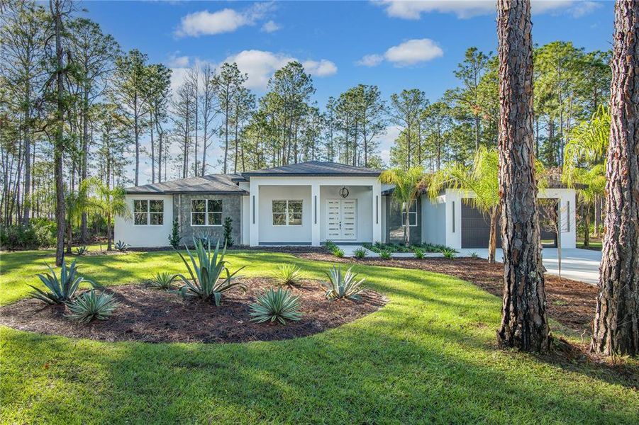 Exterior details and patio area of a home in , Eustis (Image 24).