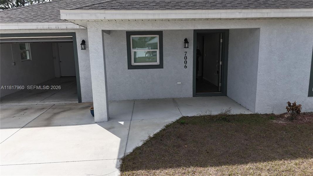 Exterior details and patio area of a home in , Sebring (Image 31).