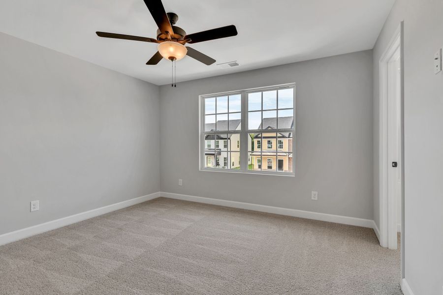Spacious, unfurnished interior of a new home in Oxford Station, Gallatin (Image 23).