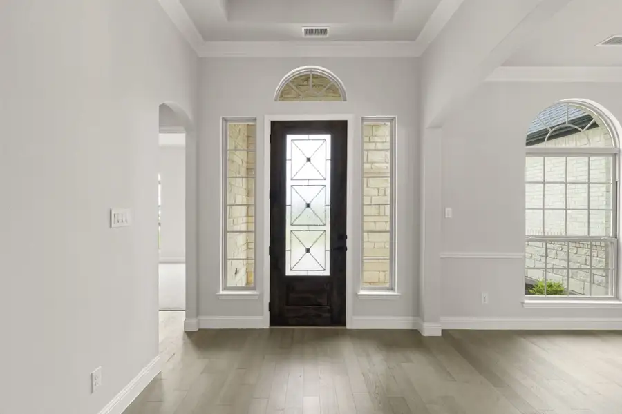 Representative unfurnished interior of a home built from the Southport by Windsor Homes in Ridge Pointe Estates, McLendon-Chisholm (Image 15).