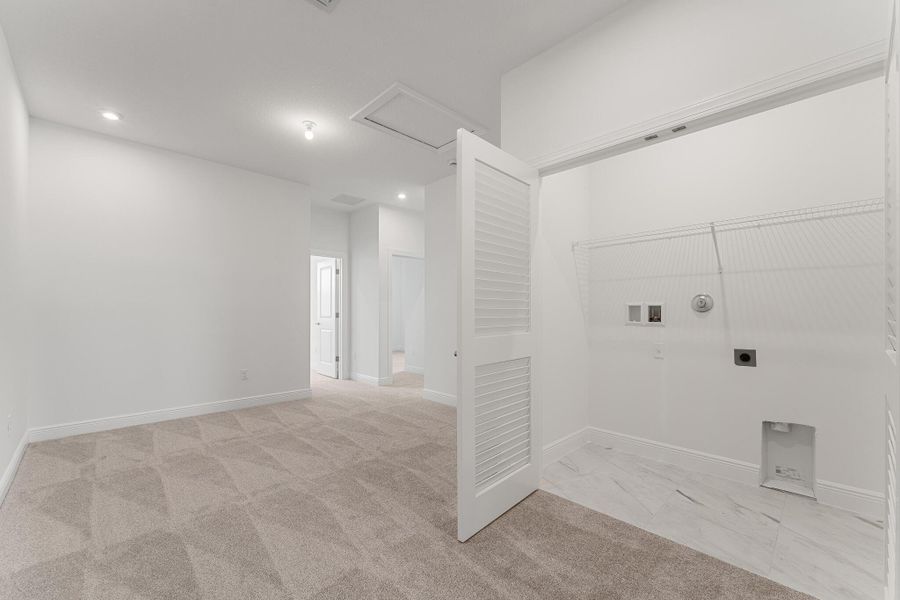 Image 14 of a home in Avila.