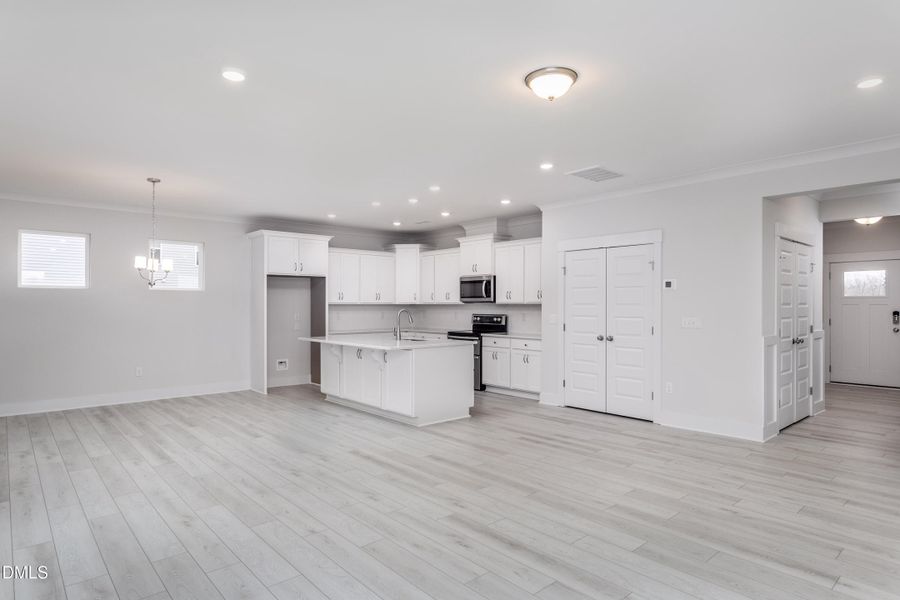 Living/Kitchen Living/Kitchen