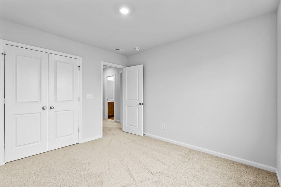 Spacious, unfurnished interior of a new home in Hanes Lake, Winston-Salem (Image 30).