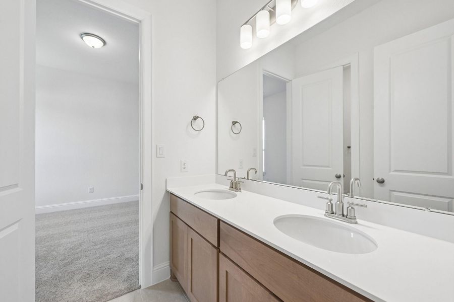 Furnished interior view inside a new home in Evergreen 70', Conroe (Image 11).