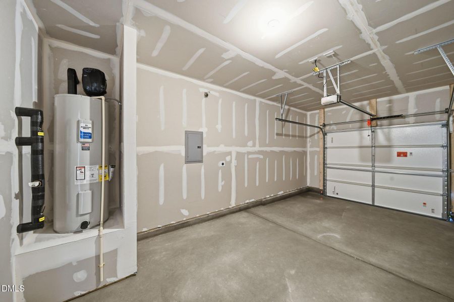 SUN_Everlee_Pic_CarsonII_QMI_258_Garage_