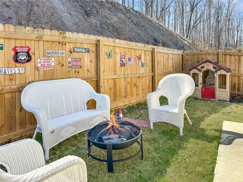 Exterior details and patio area of a home in , Rockmart (Image 3).