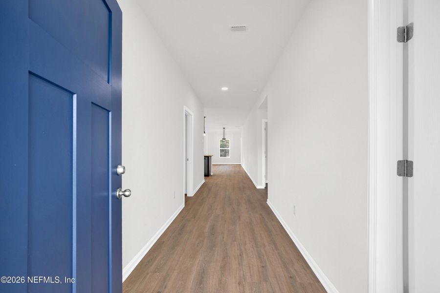 Spacious, unfurnished interior of a new home in , Palatka (Image 39).