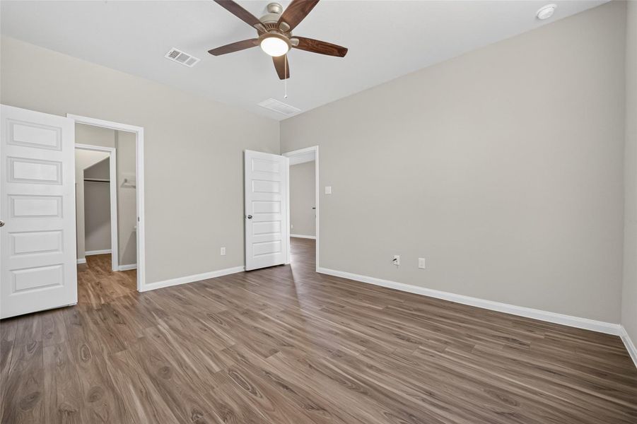 Spacious, unfurnished interior of a new home in Charleston Heights, Rosharon (Image 35).