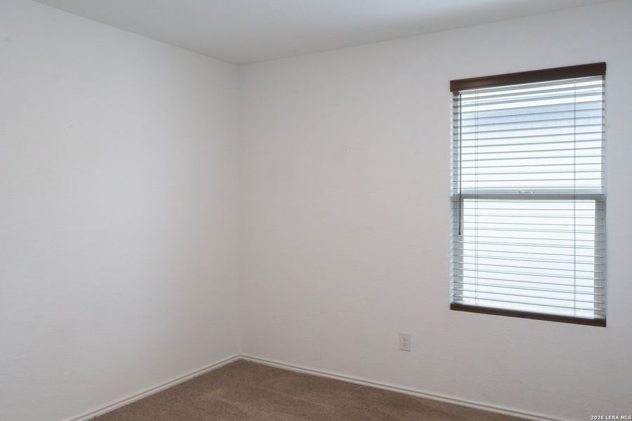 Spacious, unfurnished interior of a new home in Sapphire Grove, San Antonio (Image 11).