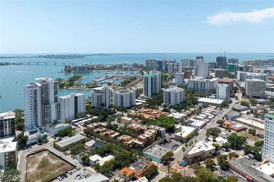 Condo located in Sarasota, FL showcasing its design and architecture (Image 6). Condo located in Sarasota, FL showcasing its design and architecture (Image 6).