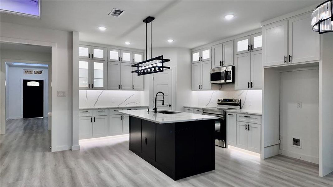 Furnished interior view inside a new home in , Red Oak (Image 13).
