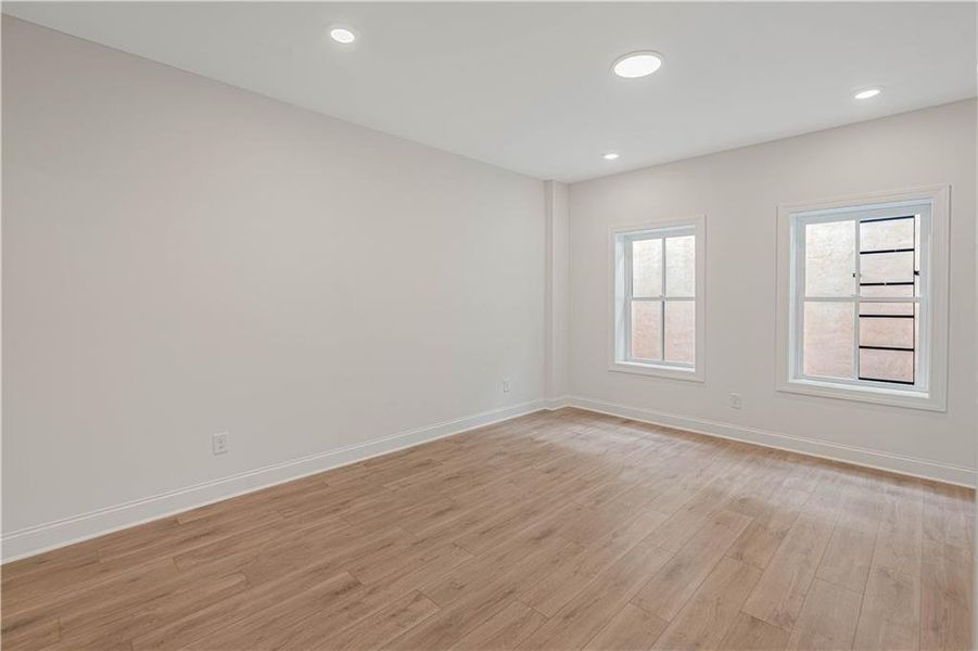 Spacious, unfurnished interior of a new home in Ward's Crossing Townhomes, Johns Creek (Image 33).