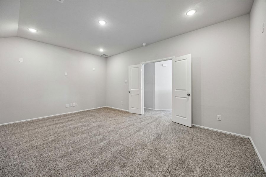 Spacious, unfurnished interior of a new home in Saint Tropez, Huffman (Image 12).