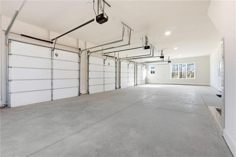 Spacious, unfurnished interior of a new home in , Marietta (Image 27).