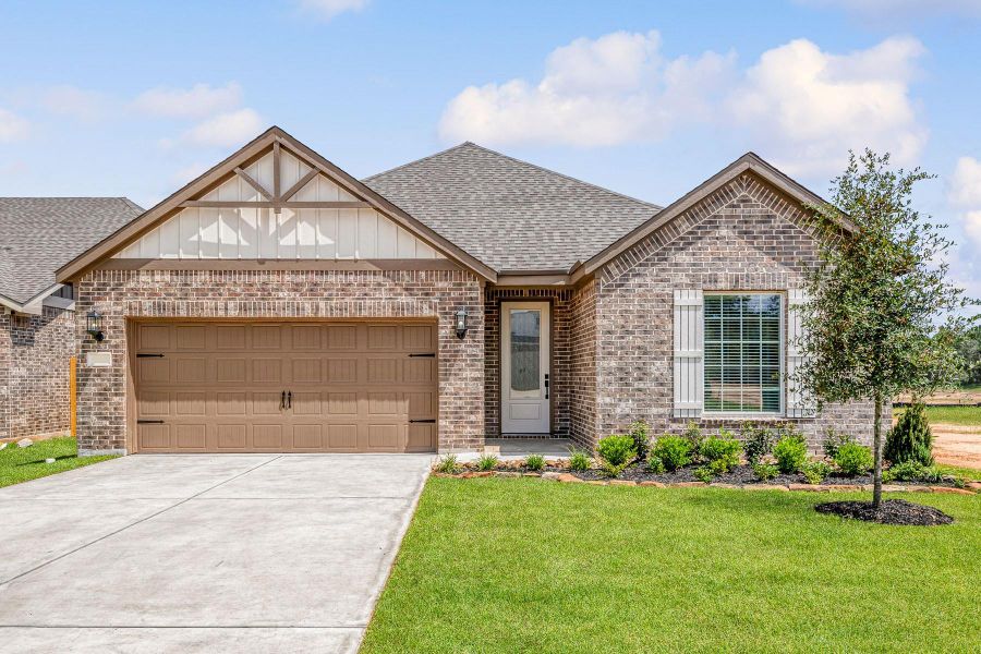 Front exterior of a new home in Sweetwater Ridge, Conroe, TX, highlighting curb appeal (Image 1). Front exterior of a new home in Sweetwater Ridge, Conroe, TX, highlighting curb appeal (Image 1).