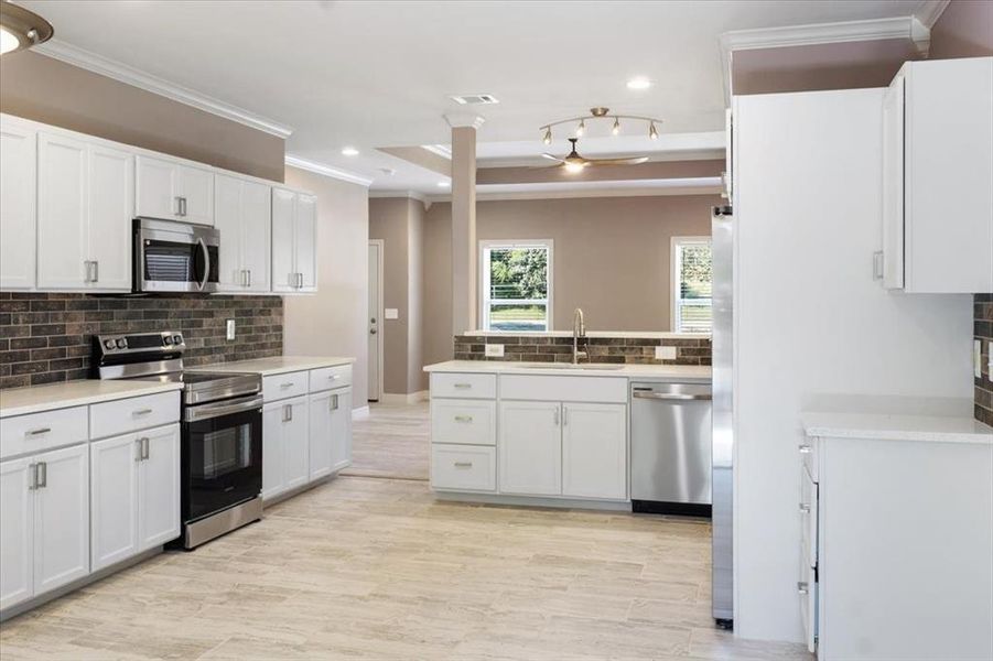 Furnished interior view inside a new home in , Corsicana (Image 12).
