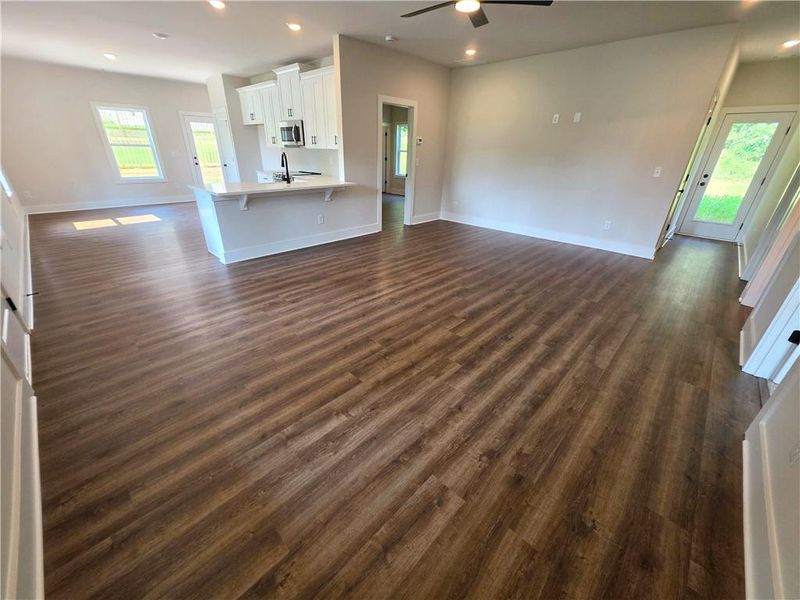 Spacious, unfurnished interior of a new home in , Dallas (Image 18).