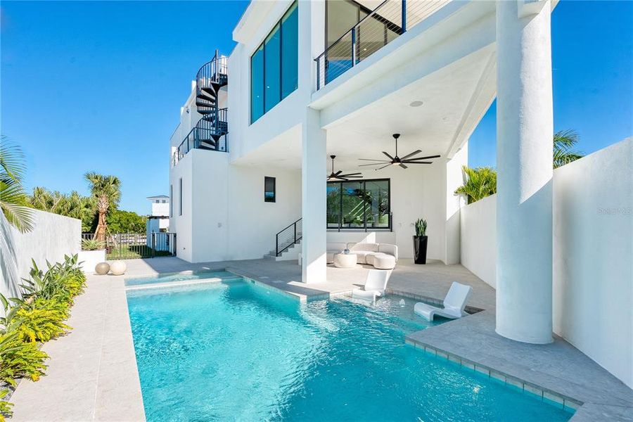 Exterior details and patio area of a home in , Longboat Key (Image 33).