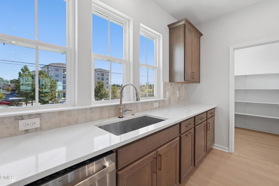 Twinleaf Townes 12_Kitchen 2_10.23.25_we